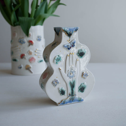 Curve vase * Hand to butterfly & blue daisy/ Bees & frog