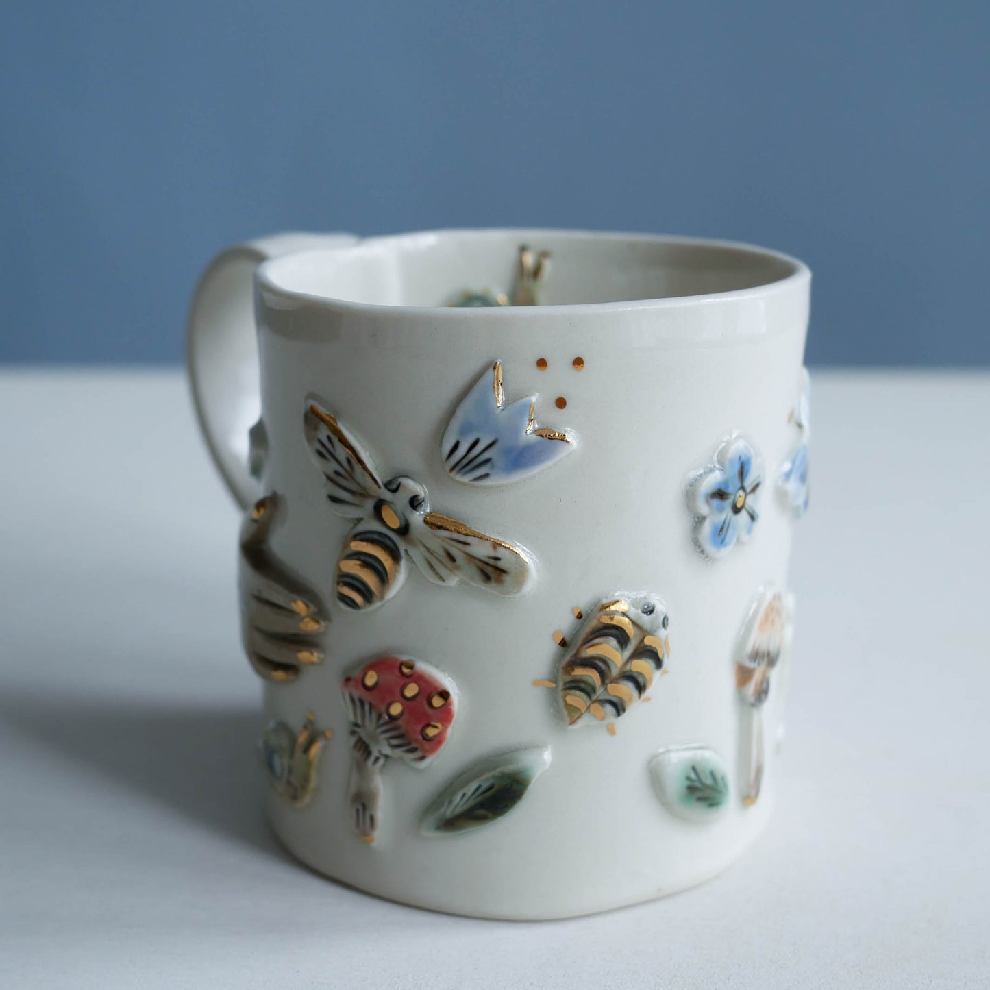 Mug * Hand to bee, frog & bird