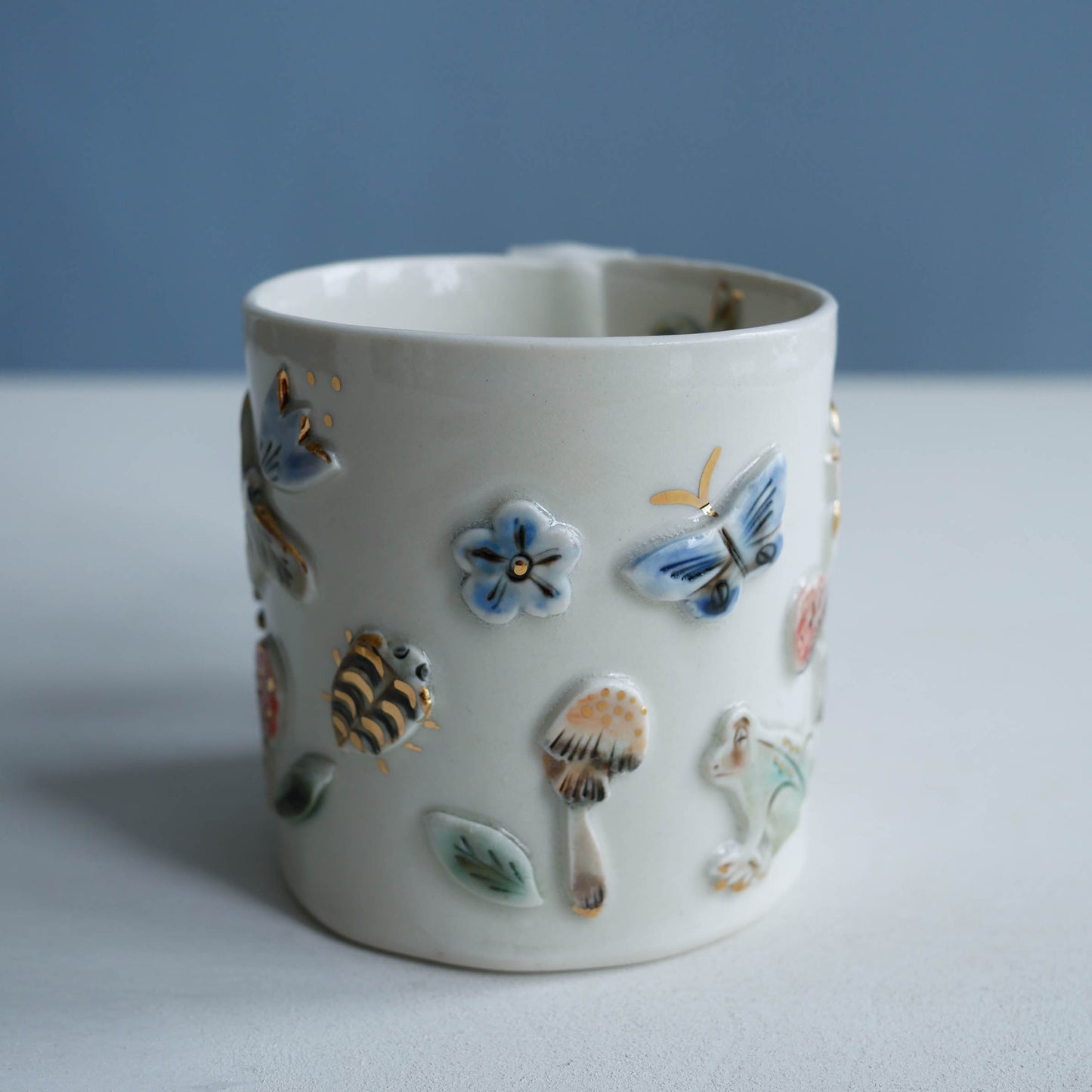 Mug * Hand to bee, frog & bird