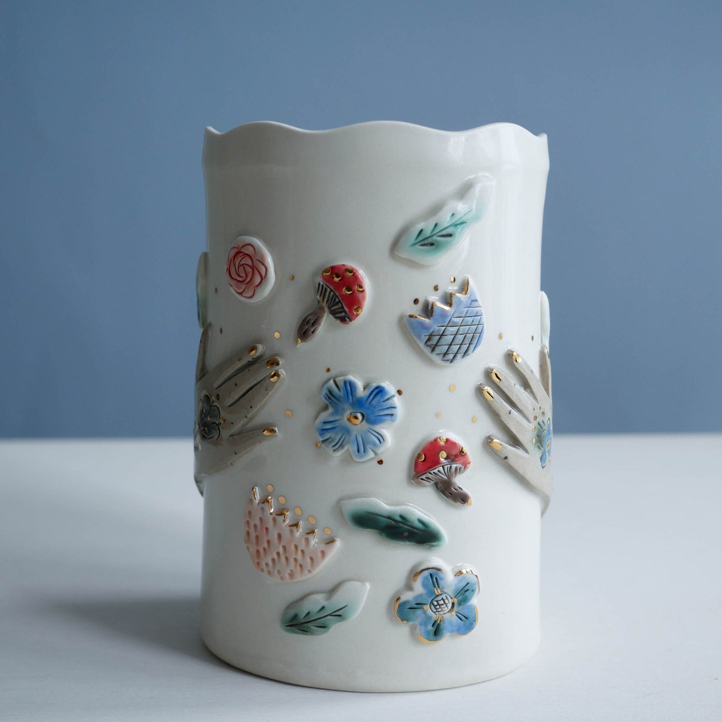 Vase * Hands with flowers & mushroom