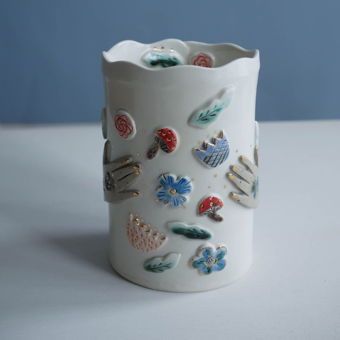 Vase * Hands with flowers & mushroom