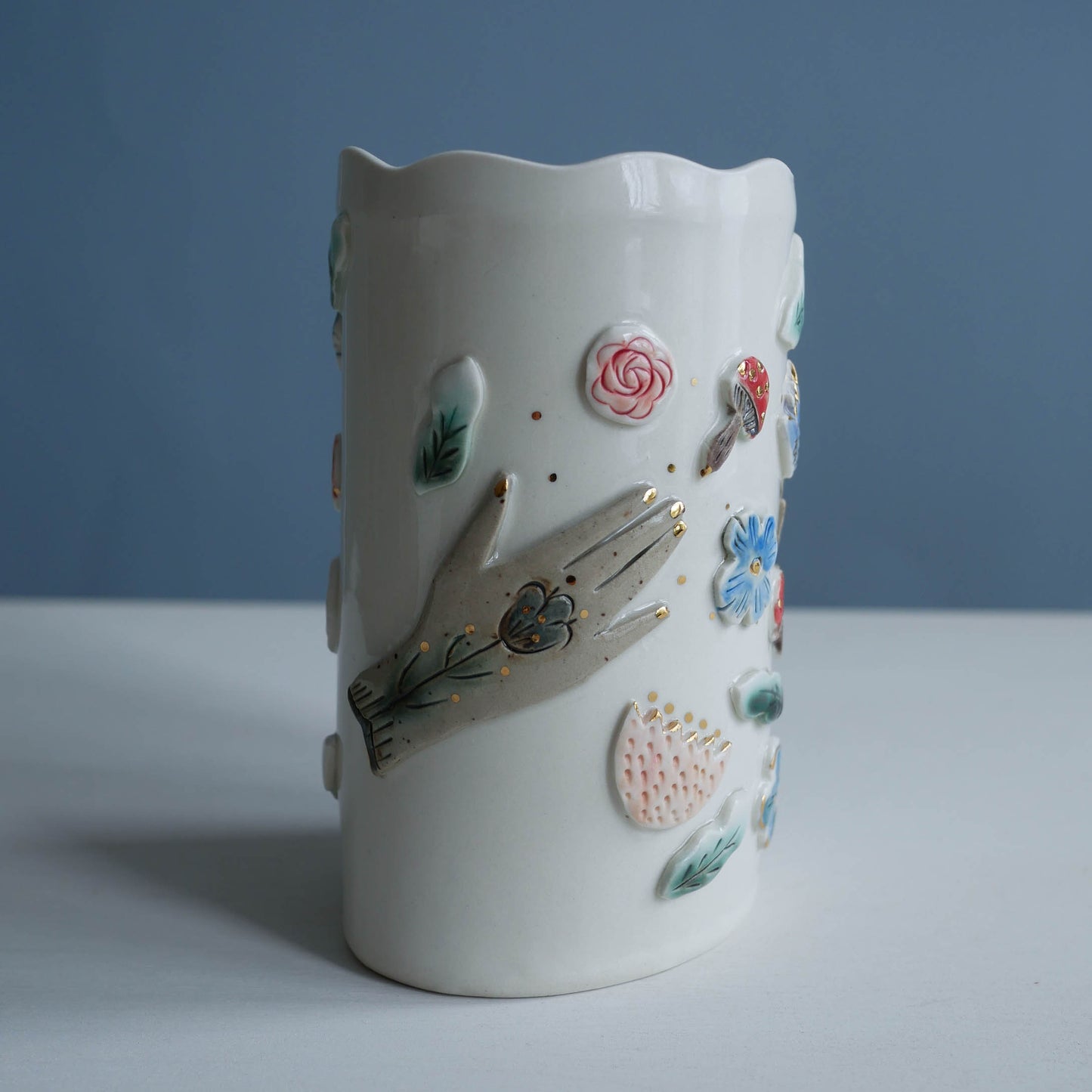 Vase * Hands with flowers & mushroom