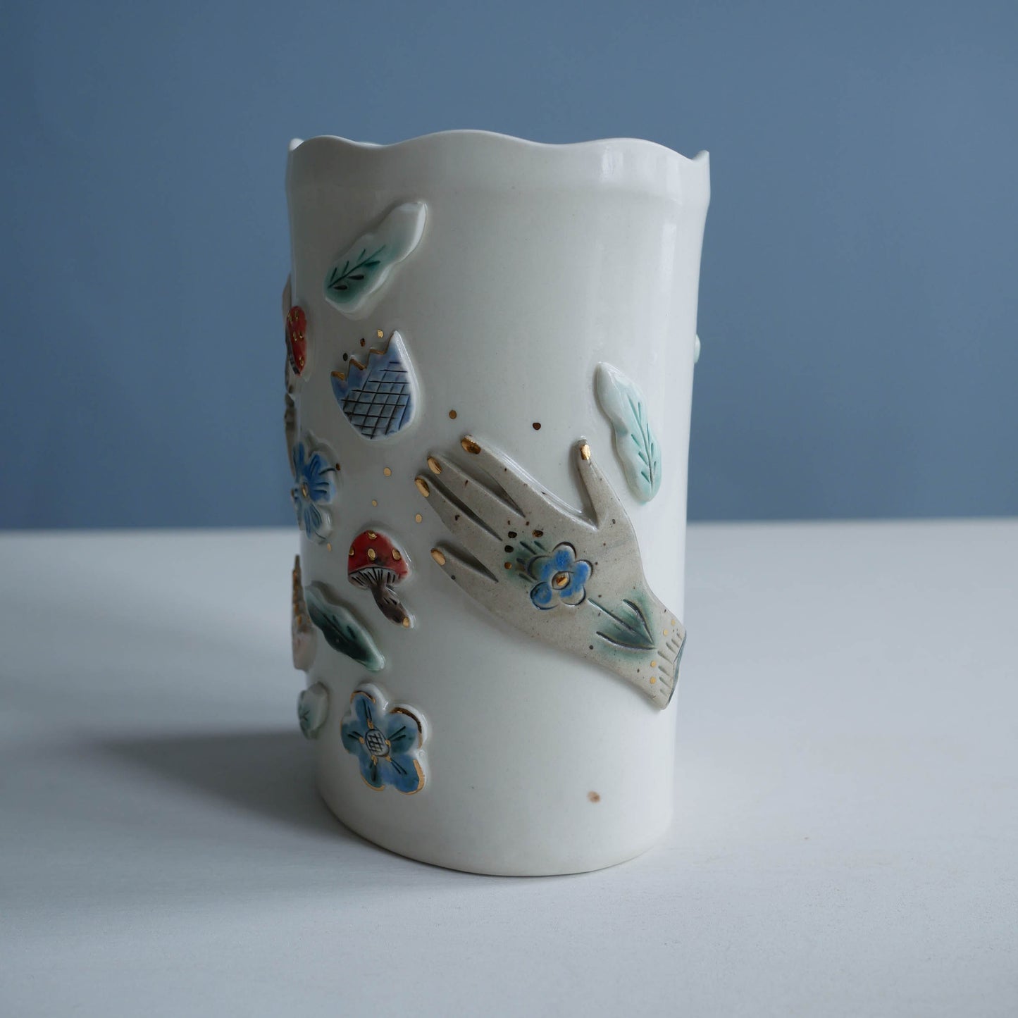 Vase * Hands with flowers & mushroom