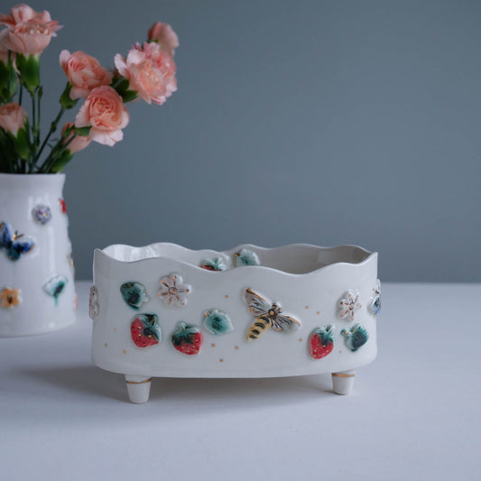 Planter * Strawberries with Bee
