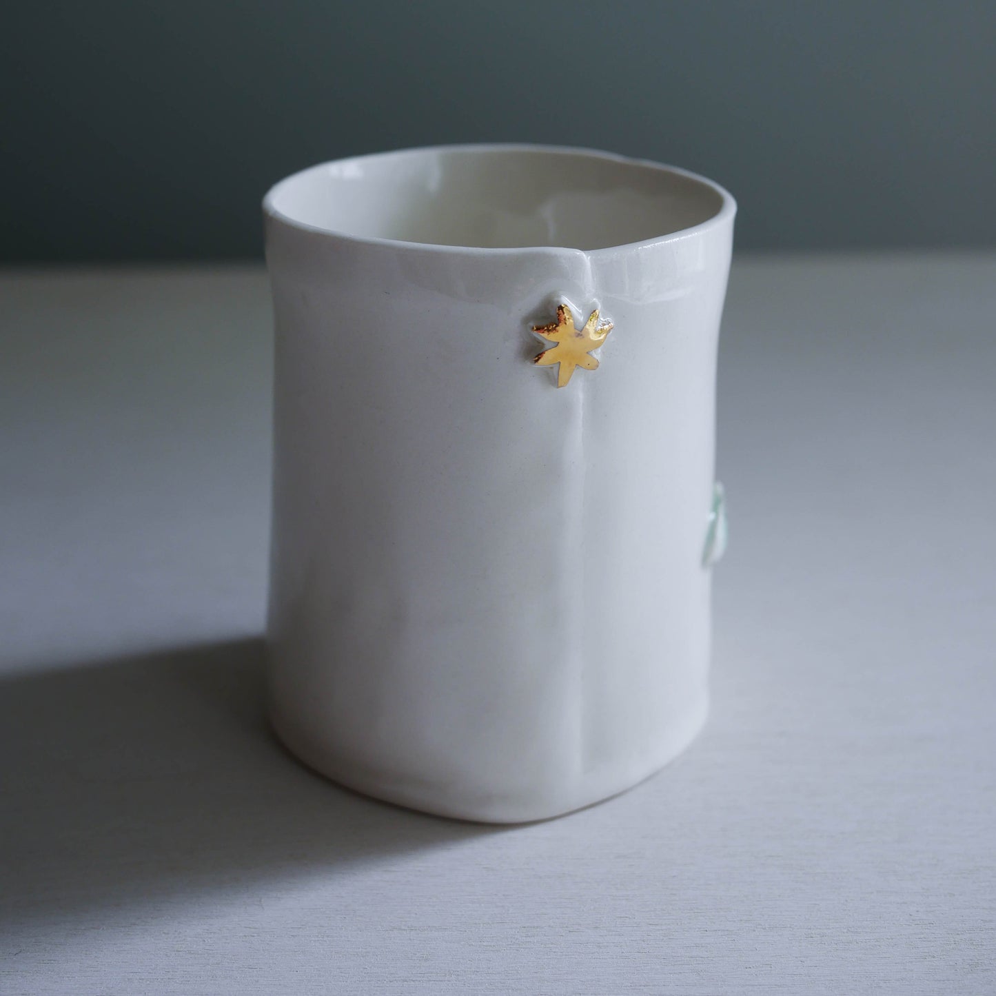 cup * Leaping rabbit